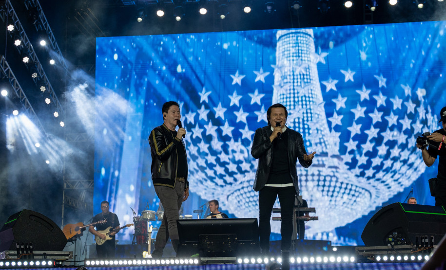 Clássicos do sertanejo no Verão Maior, Teodoro & Sampaio e Gian & Giovani agitam Pontal do Paraná