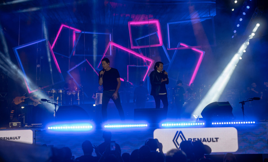 Clássicos do sertanejo no Verão Maior, Teodoro & Sampaio e Gian & Giovani agitam Pontal do Paraná