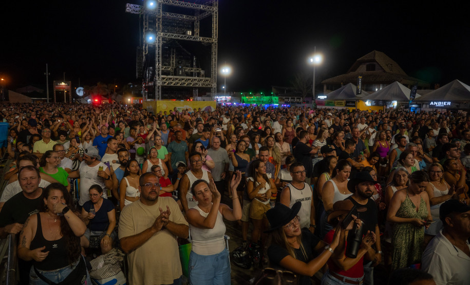 Clássicos do sertanejo no Verão Maior, Teodoro & Sampaio e Gian & Giovani agitam Pontal do Paraná