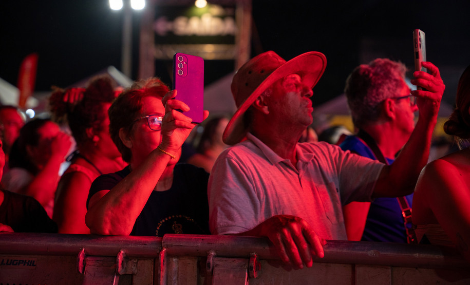 Clássicos do sertanejo no Verão Maior, Teodoro & Sampaio e Gian & Giovani agitam Pontal do Paraná