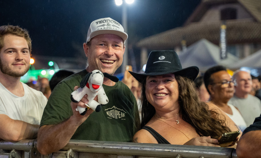 Clássicos do sertanejo no Verão Maior, Teodoro & Sampaio e Gian & Giovani agitam Pontal do Paraná