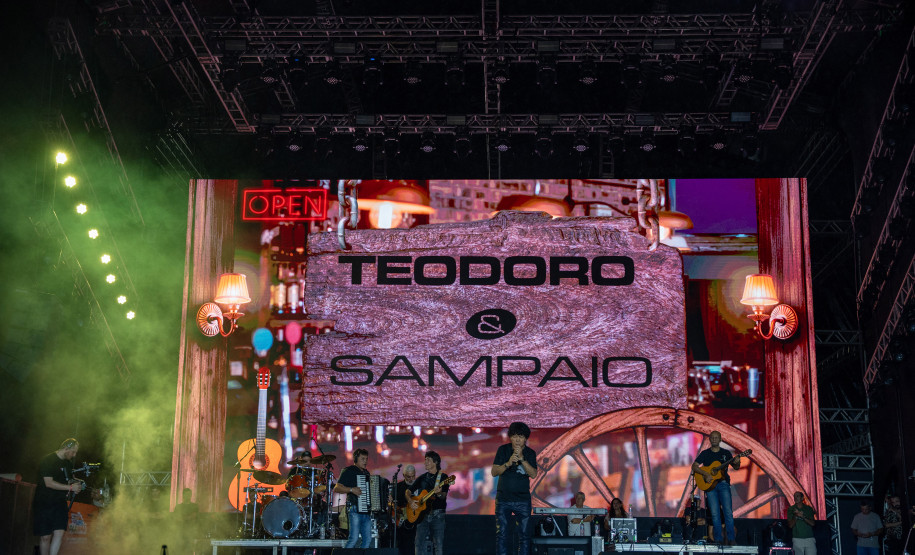 Clássicos do sertanejo no Verão Maior, Teodoro & Sampaio e Gian & Giovani agitam Pontal do Paraná