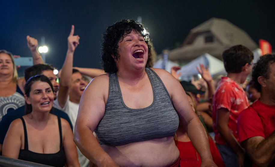 Clássicos do sertanejo no Verão Maior, Teodoro & Sampaio e Gian & Giovani agitam Pontal do Paraná