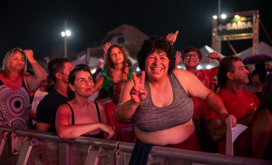 Clássicos do sertanejo no Verão Maior, Teodoro & Sampaio e Gian & Giovani agitam Pontal do Paraná