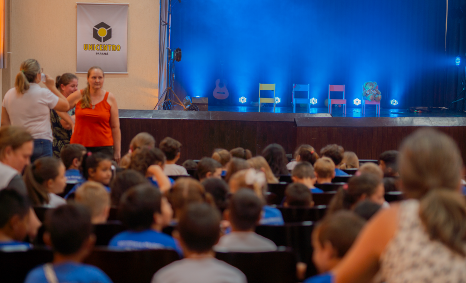 Governo do Paraná abre edital da 3.ª edição do programa Crianças no Teatro