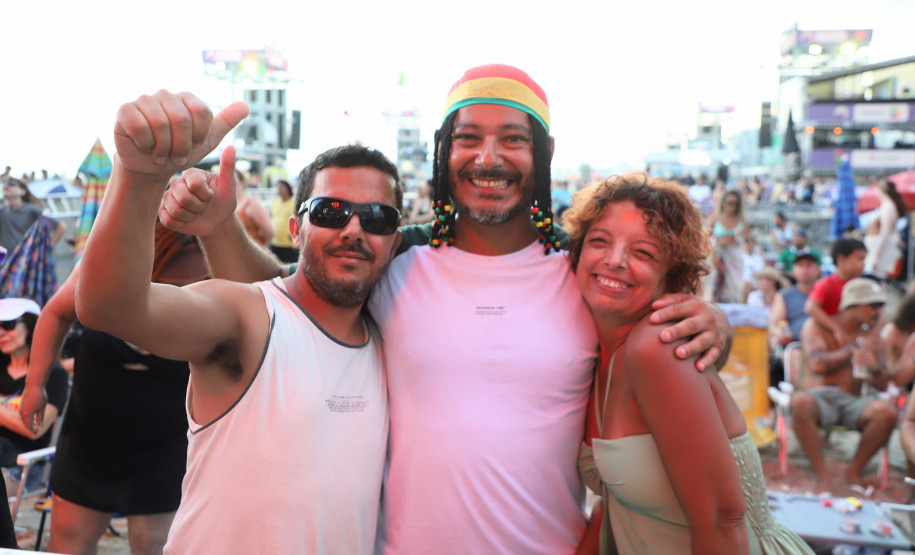 Reggae, praia e conexão: Inner Circle embala 153 mil pessoas em Matinhos