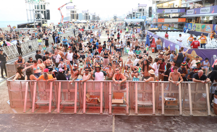 Aonde quer que eu vá: chuva, coral e emoção marcam show dos Paralamas em Matinhos