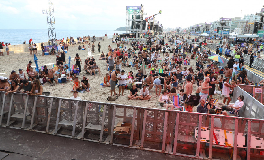 Aonde quer que eu vá: chuva, coral e emoção marcam show dos Paralamas em Matinhos