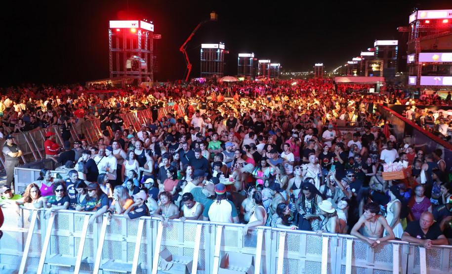 Aonde quer que eu vá: chuva, coral e emoção marcam show dos Paralamas em Matinhos