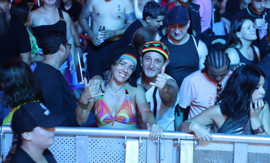 Reggae, praia e conexão: Inner Circle embala 153 mil pessoas em Matinhos