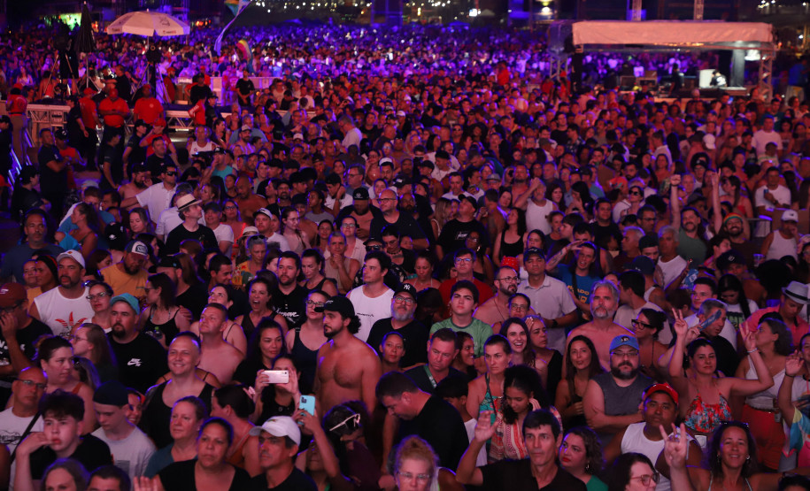 Reggae, praia e conexão: Inner Circle embala 153 mil pessoas em Matinhos