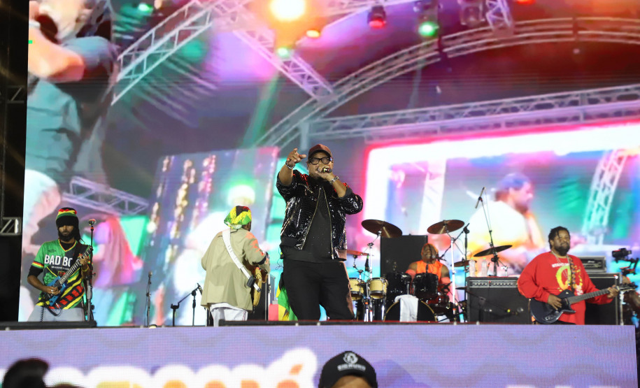 Reggae, praia e conexão: Inner Circle embala 153 mil pessoas em Matinhos