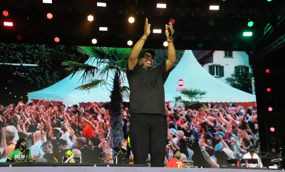 Reggae, praia e conexão: Inner Circle embala 153 mil pessoas em Matinhos