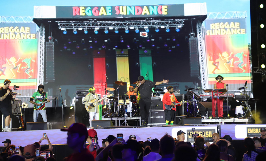 Reggae, praia e conexão: Inner Circle embala 153 mil pessoas em Matinhos