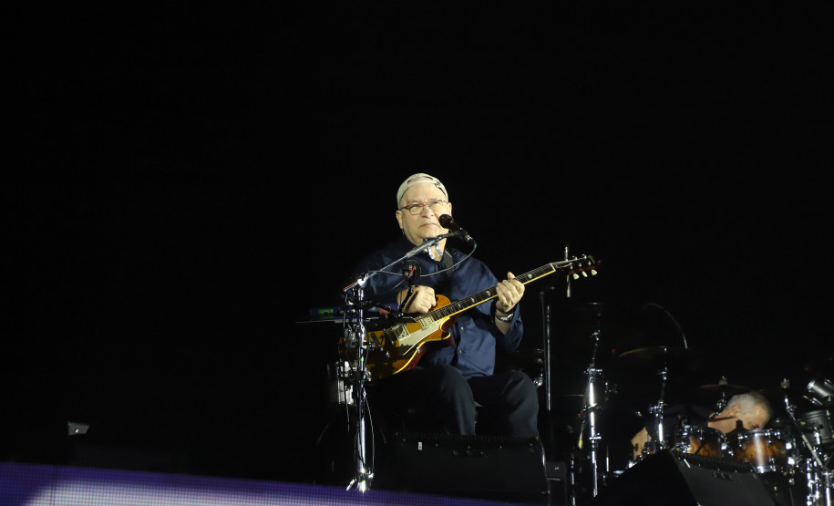 Aonde quer que eu vá: chuva, coral e emoção marcam show dos Paralamas em Matinhos
