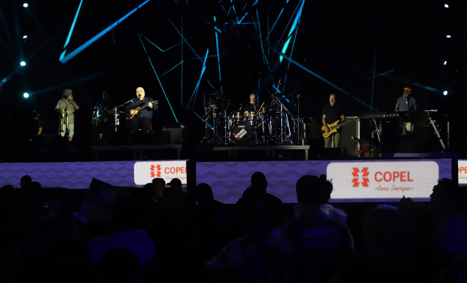 Aonde quer que eu vá: chuva, coral e emoção marcam show dos Paralamas em Matinhos