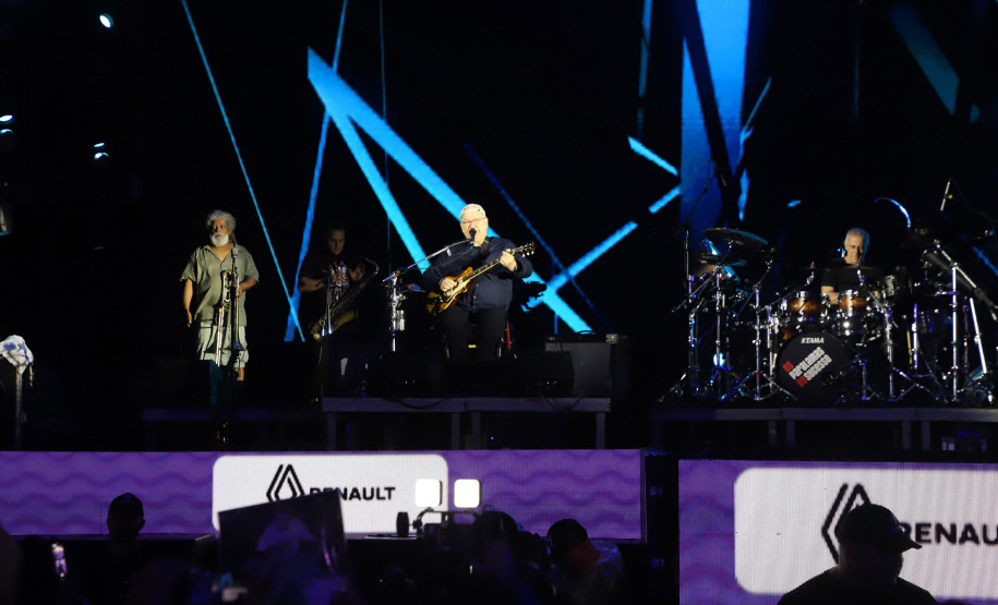 Aonde quer que eu vá: chuva, coral e emoção marcam show dos Paralamas em Matinhos