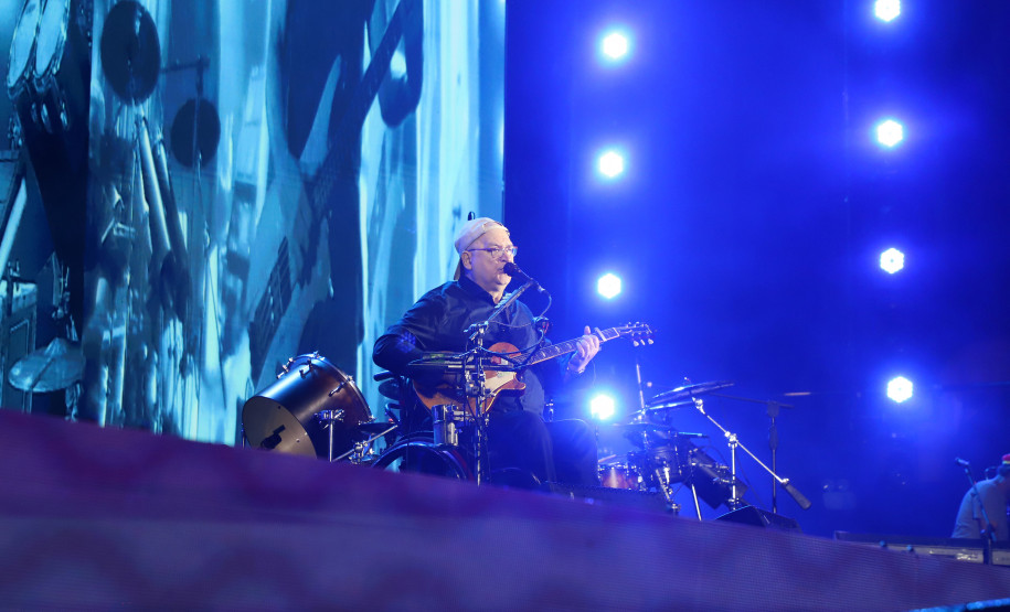 Aonde quer que eu vá: chuva, coral e emoção marcam show dos Paralamas em Matinhos