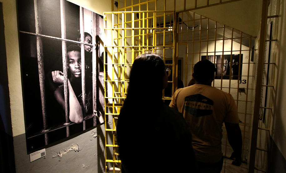 MIS-PR reabre exposição “Desse Lado do Muro” com temporada prorrogada para 2026