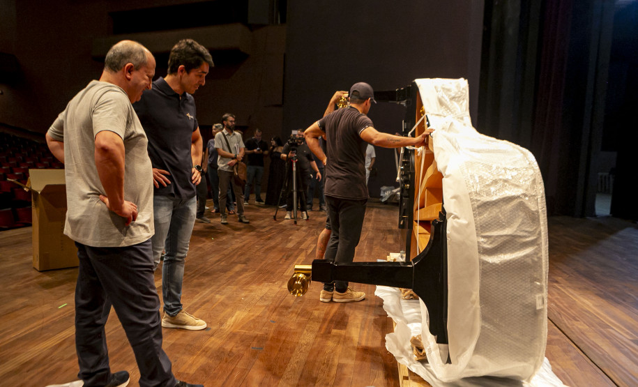 Novo piano marca aporte histórico no Teatro Guaíra e inaugura temporada da OSP