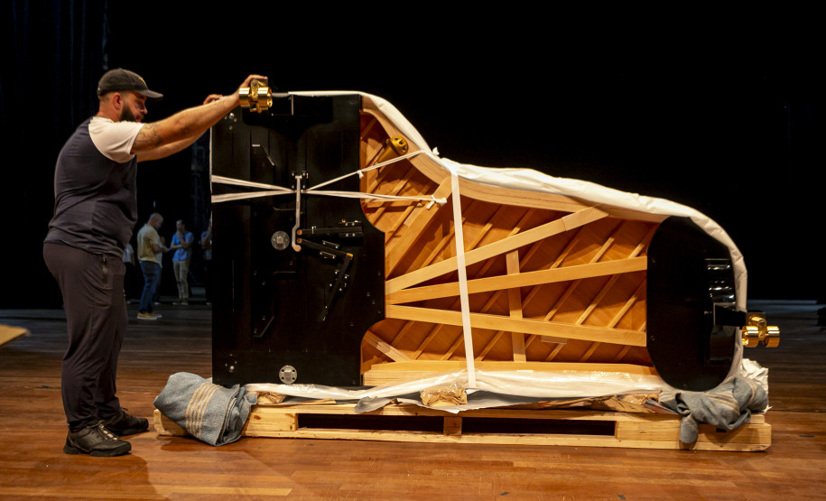 Novo piano marca aporte histórico no Teatro Guaíra e inaugura temporada da OSP