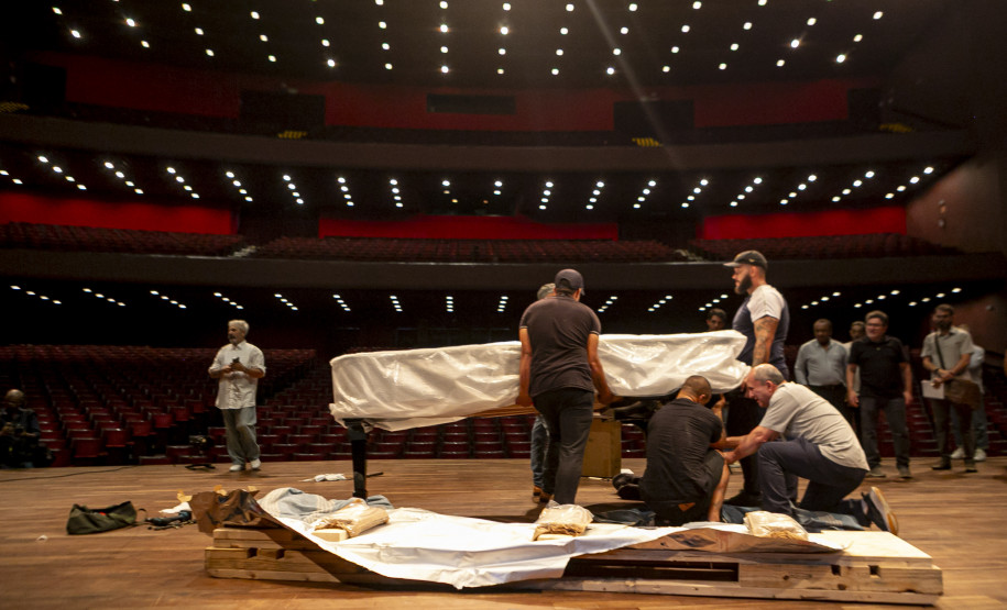 Novo piano marca aporte histórico no Teatro Guaíra e inaugura temporada da OSP