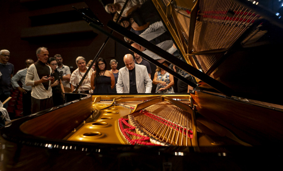 Novo piano marca aporte histórico no Teatro Guaíra e inaugura temporada da OSP