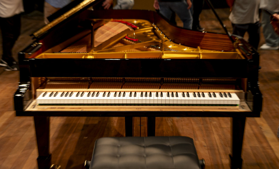 Novo piano marca aporte histórico no Teatro Guaíra e inaugura temporada da OSP
