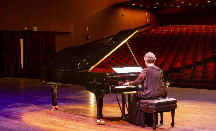 Novo piano marca aporte histórico no Teatro Guaíra e inaugura temporada da OSP