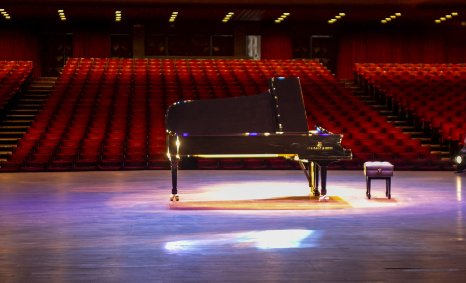 Novo piano marca aporte histórico no Teatro Guaíra e inaugura temporada da OSP