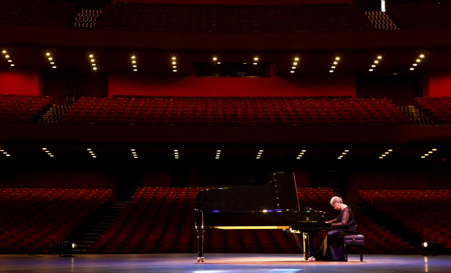 Novo piano marca aporte histórico no Teatro Guaíra e inaugura temporada da OSP
