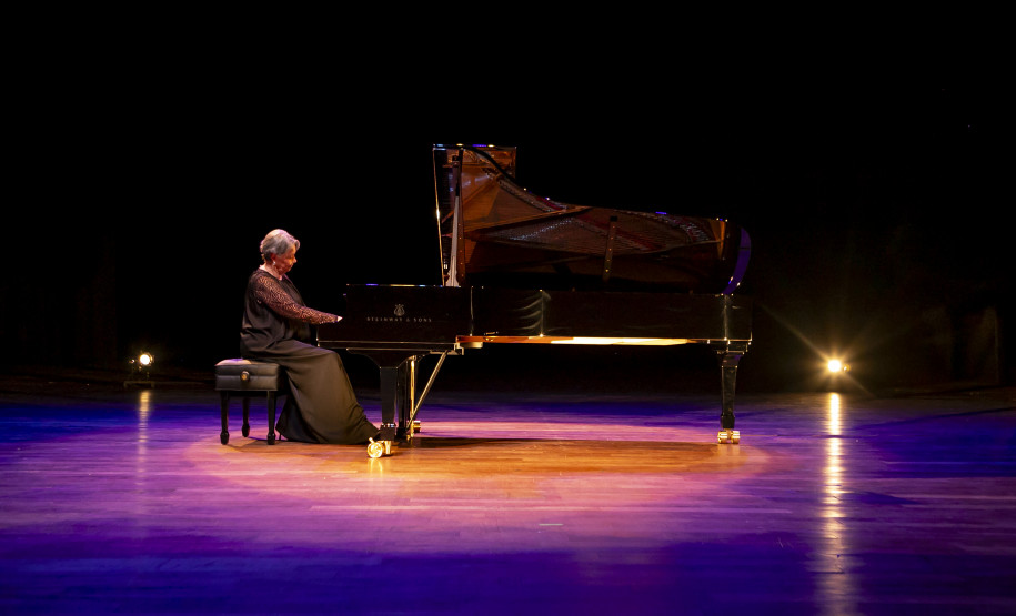Novo piano marca aporte histórico no Teatro Guaíra e inaugura temporada da OSP
