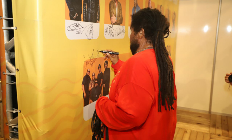 Reggae, praia e conexão: Inner Circle embala 153 mil pessoas em Matinhos