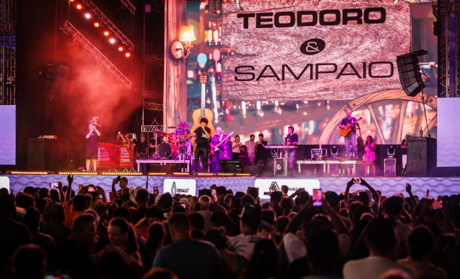 Clássicos do sertanejo no Verão Maior, Teodoro & Sampaio e Gian & Giovani agitam Pontal do Paraná