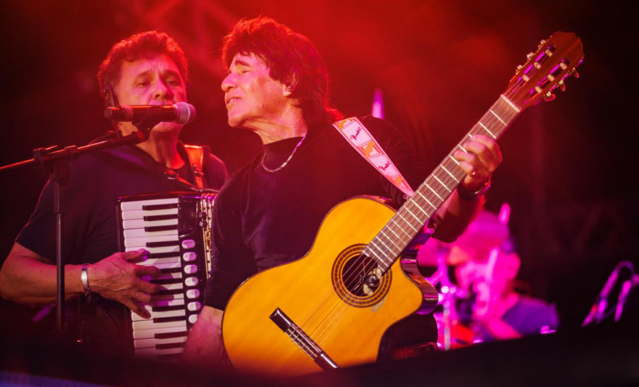 Clássicos do sertanejo no Verão Maior, Teodoro & Sampaio e Gian & Giovani agitam Pontal do Paraná