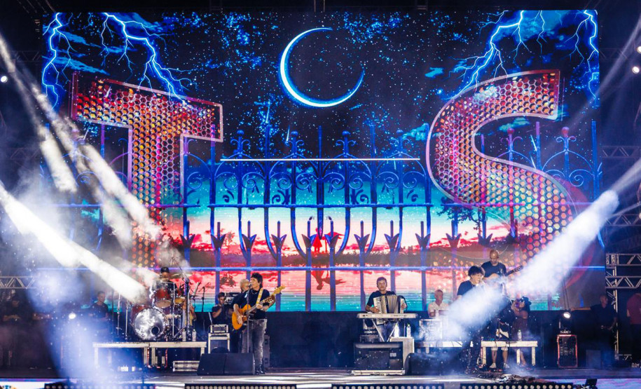 Clássicos do sertanejo no Verão Maior, Teodoro & Sampaio e Gian & Giovani agitam Pontal do Paraná