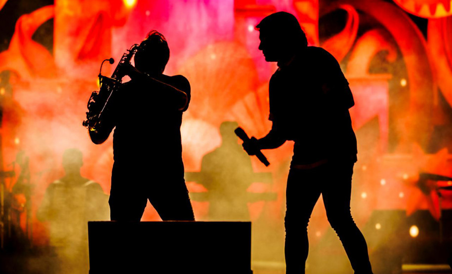 Clássicos do sertanejo no Verão Maior, Teodoro & Sampaio e Gian & Giovani agitam Pontal do Paraná