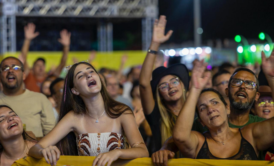 Clássicos do sertanejo no Verão Maior, Teodoro & Sampaio e Gian & Giovani agitam Pontal do Paraná