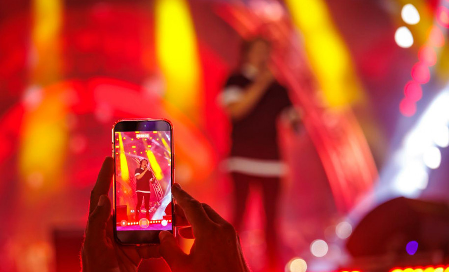 Clássicos do sertanejo no Verão Maior, Teodoro & Sampaio e Gian & Giovani agitam Pontal do Paraná