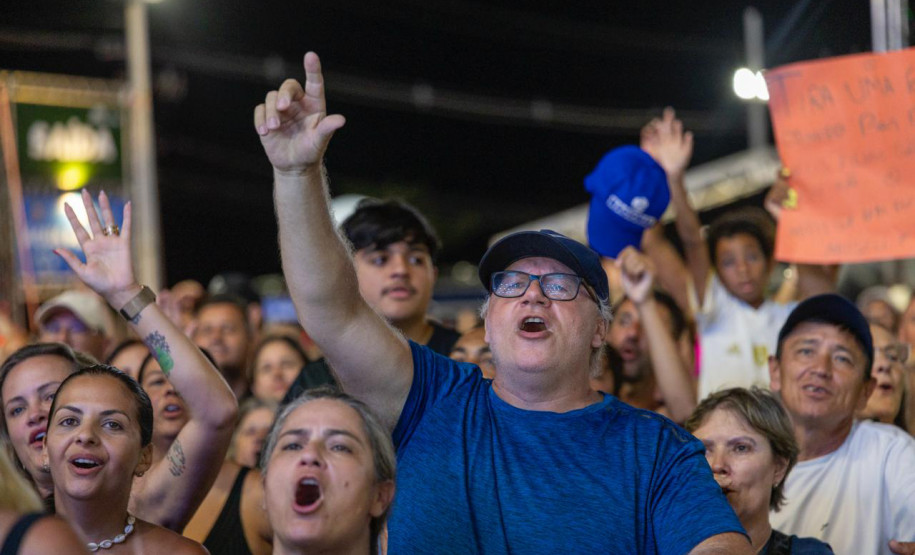 Clássicos do sertanejo no Verão Maior, Teodoro & Sampaio e Gian & Giovani agitam Pontal do Paraná