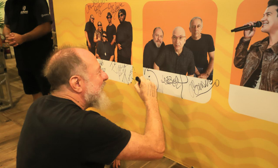 Aonde quer que eu vá: chuva, coral e emoção marcam show dos Paralamas em Matinhos