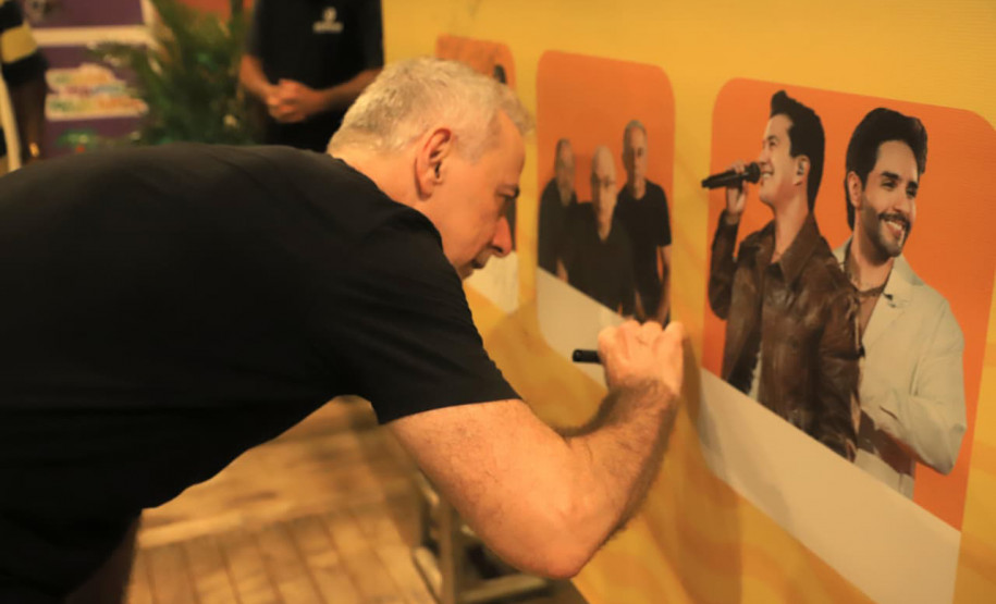 Aonde quer que eu vá: chuva, coral e emoção marcam show dos Paralamas em Matinhos