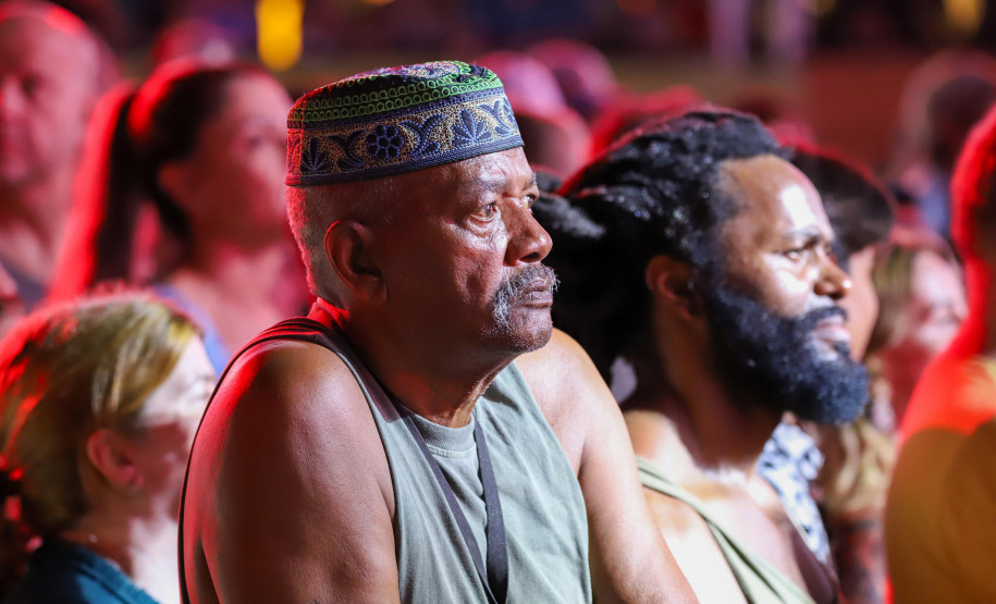 Reggae, praia e conexão: Inner Circle embala 153 mil pessoas em Matinhos