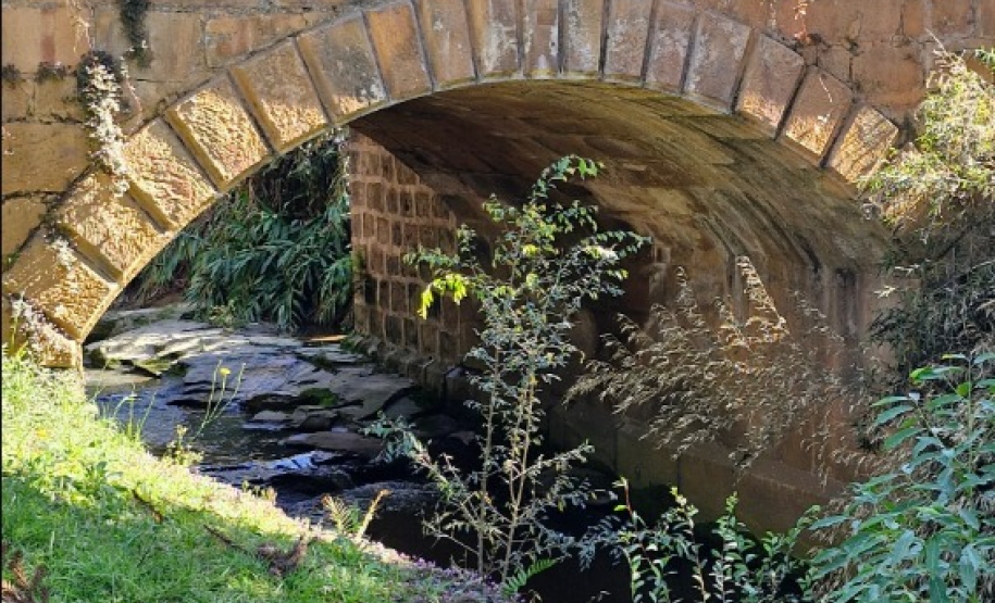 O Caminho da Cantaria nos Campos Gerais; Pesquisa de Marcela Bettega