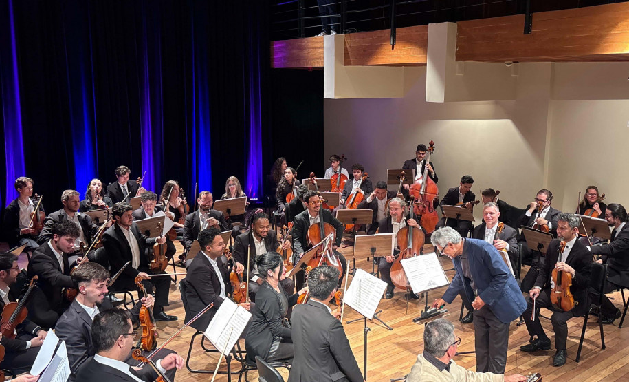 Orquestra Cordas do Iguaçu celebra 15 anos com "Clássicos do Cinema" no Guairão