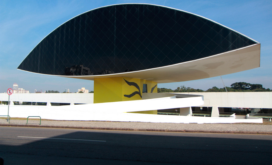 Fundação Bienal de São Paulo retorna ao Museu Oscar Niemeyer pela terceira vez com programa itinerante da 36ª Bienal de São Paulo