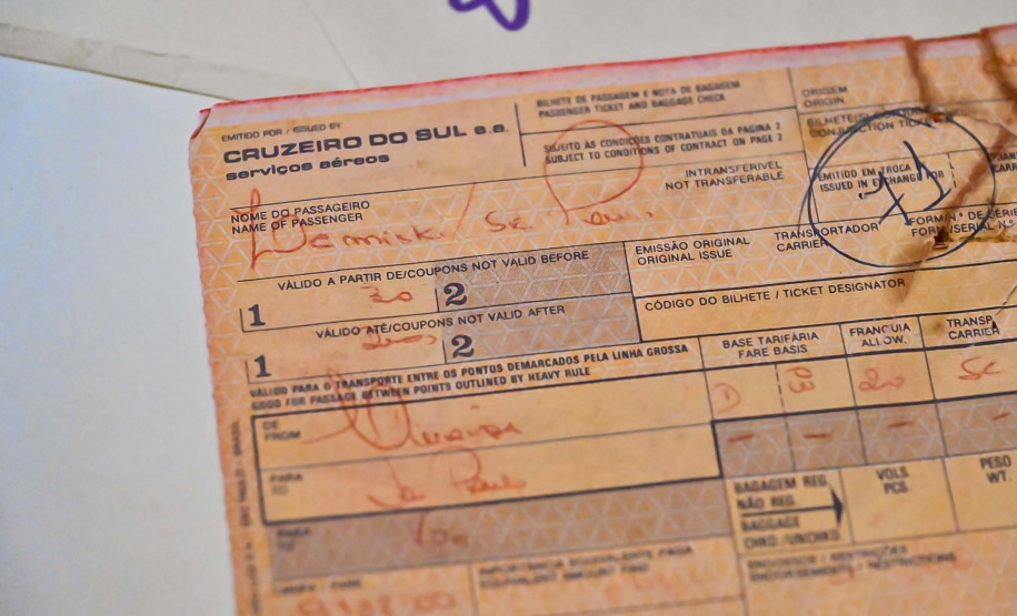 Família de Paulo Leminski recebe textos do autor que ficaram esquecidos em avião