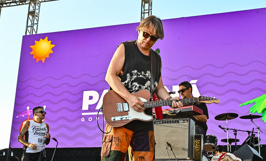 Ilha do Mel tem noite especial do Verão Maior e conquista artistas