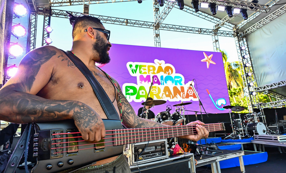 Ilha do Mel tem noite especial do Verão Maior e conquista artistas