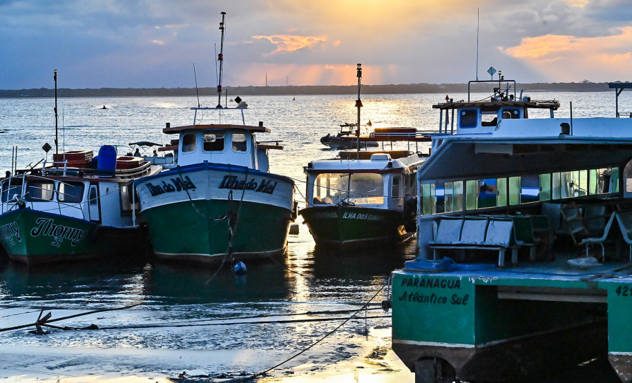 Ilha do Mel tem noite especial do Verão Maior e conquista artistas